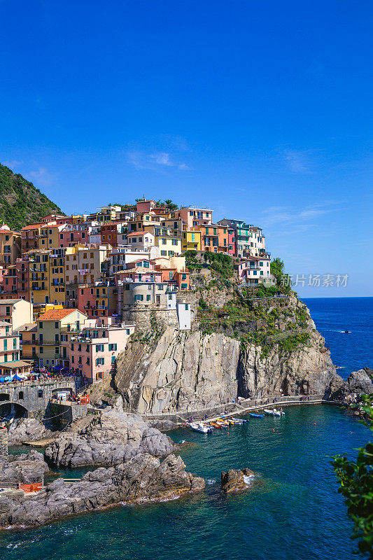 马纳罗拉村海岸线的风景，Cinque Terre，利古里亚，意大利